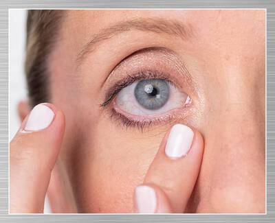 De-puff the Undereye Eye Massage Technique
